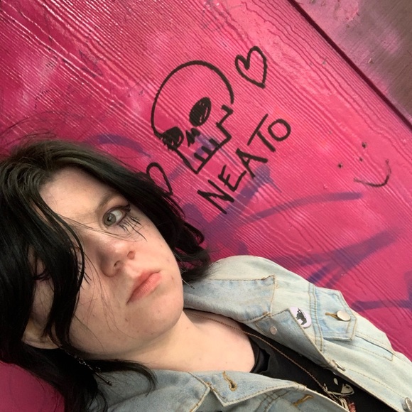 Meet your Posher, Raeven - Picture 3 of 6